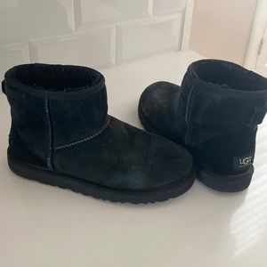 Ugg Classic Mini. Good Condition.Size 8